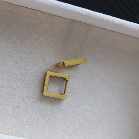 Square Style Huggie Hoop Earrings 18k Gold Plated Stainless Steel - Picture 2 of 4